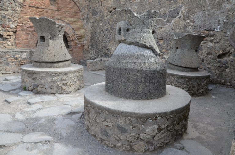Inside Pompeii’s Bakeries: Bread, Skill, and Enslaved Labor