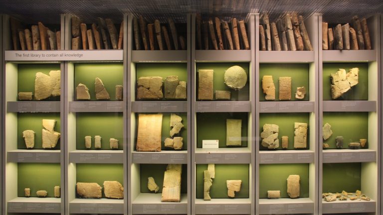 Ashurbanipal’s Library: The Scribes Behind a King’s Knowledge